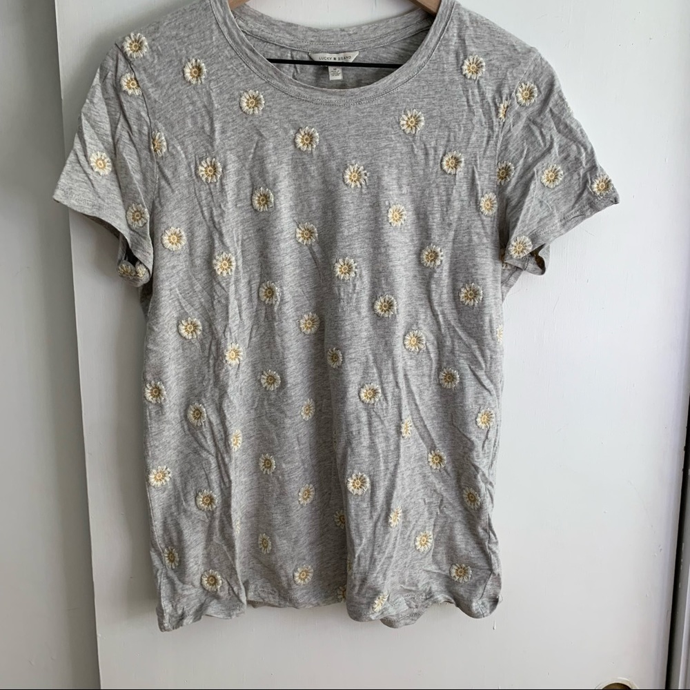 Lucky Brand gray embroidered daisy tee shirt